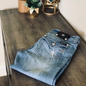 ~ Miss Me Signature Skinnies Medium Wash Sz. 29 ~
